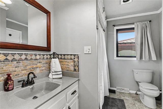 300 E Casey Road, Lone Jack, MO 64070