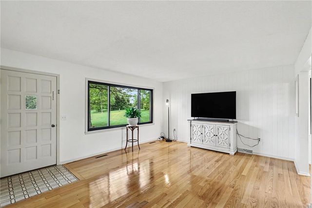 300 E Casey Road, Lone Jack, MO 64070