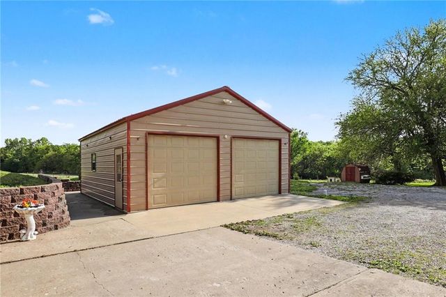 300 E Casey Road, Lone Jack, MO 64070