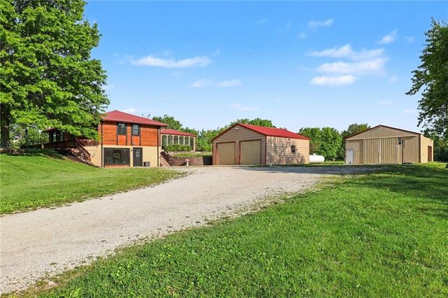300 E Casey Road, Lone Jack, MO 64070