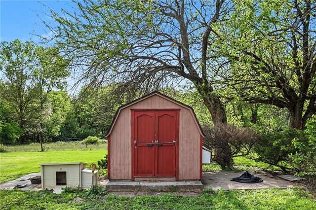 300 E Casey Road, Lone Jack, MO 64070