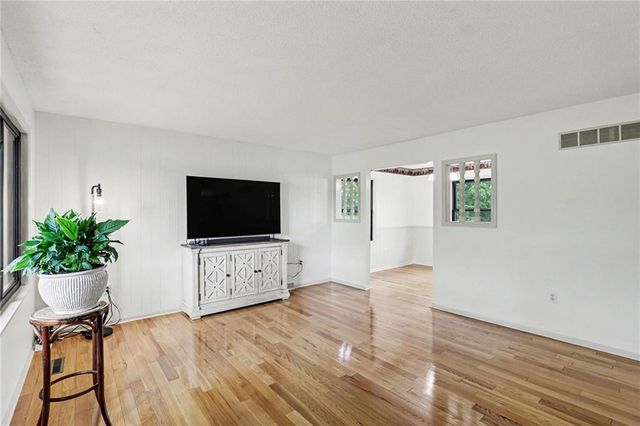 300 E Casey Road, Lone Jack, MO 64070
