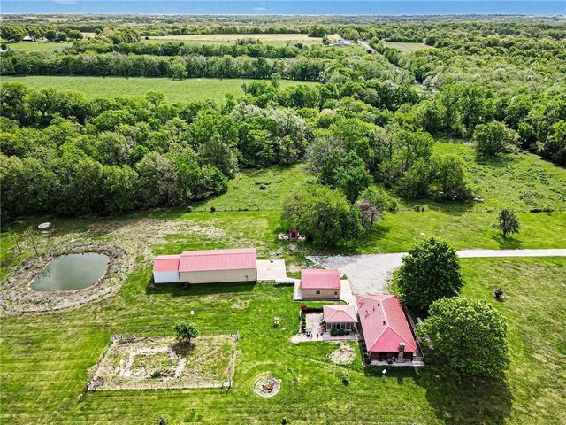 300 E Casey Road, Lone Jack, MO 64070