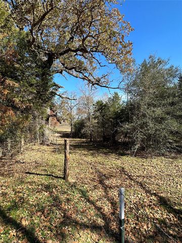 650 Coastal Lane, Luling, TX 78648