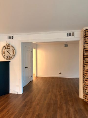 9194 South Road B, Palos Hills, IL 60465