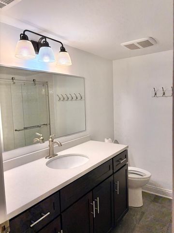 9194 South Road B, Palos Hills, IL 60465