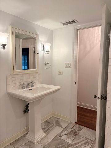 9194 South Road B, Palos Hills, IL 60465