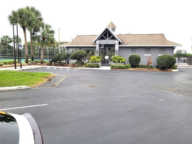 5823 Plum Harbor Cir, Tamarac, FL 33321