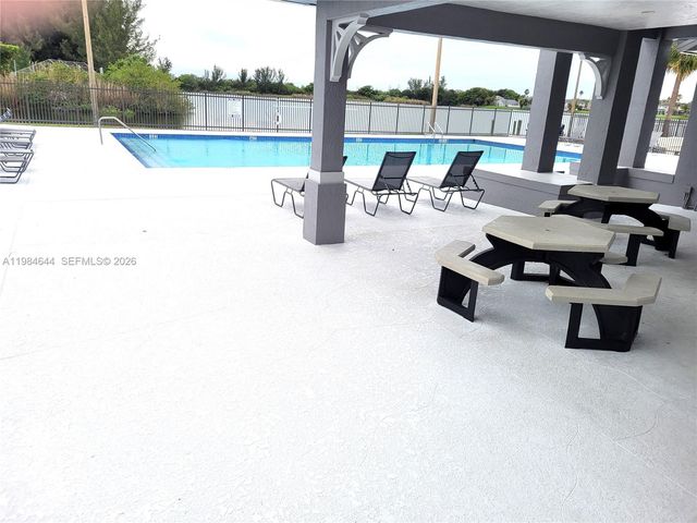 5823 Plum Harbor Cir, Tamarac, FL 33321