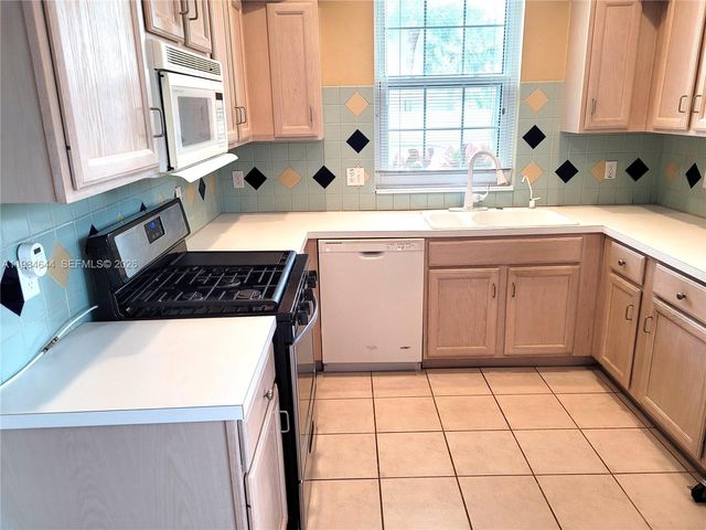 5823 Plum Harbor Cir, Tamarac, FL 33321