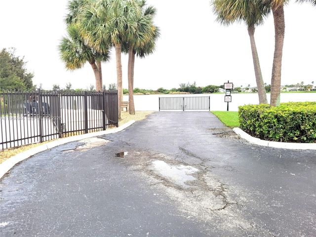 5823 Plum Harbor Cir, Tamarac, FL 33321