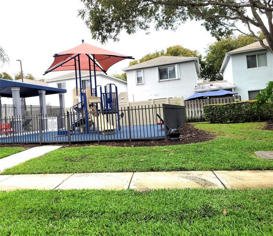 5823 Plum Harbor Cir, Tamarac, FL 33321