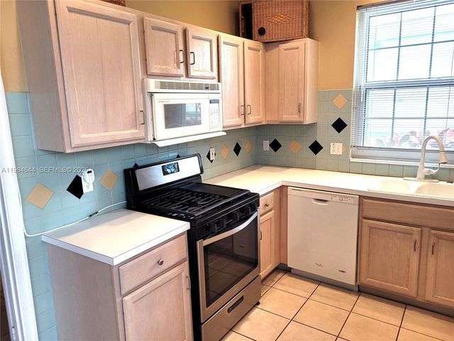 5823 Plum Harbor Cir, Tamarac, FL 33321