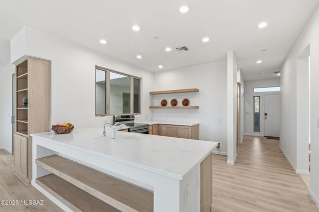 1032 E Cave Canyon Place, Green Valley, AZ 85614