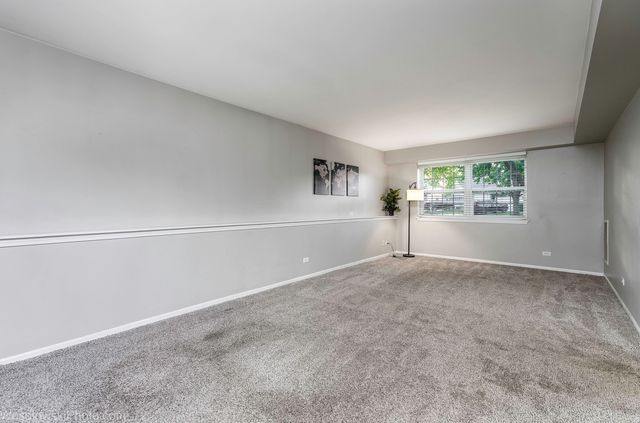 1 Coventry Court, South Elgin, IL 60177