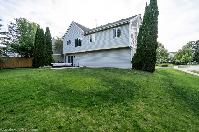 1 Coventry Court, South Elgin, IL 60177