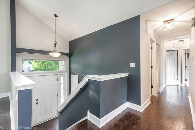 1 Coventry Court, South Elgin, IL 60177