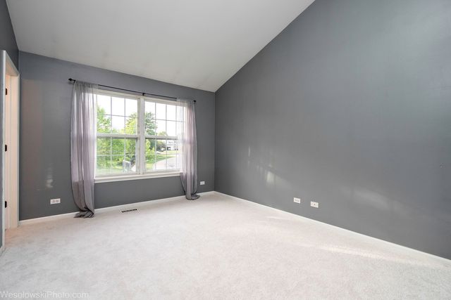 1 Coventry Court, South Elgin, IL 60177