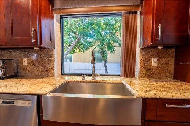 2300 37TH AVENUE N, St Petersburg, FL 33713