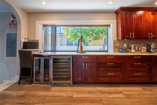 2300 37TH AVENUE N, St Petersburg, FL 33713