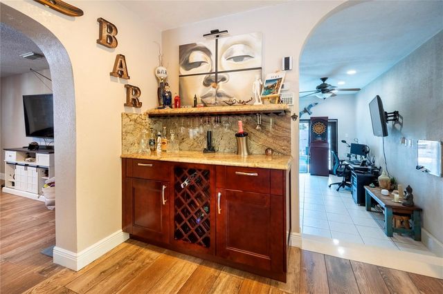 2300 37TH AVENUE N, St Petersburg, FL 33713