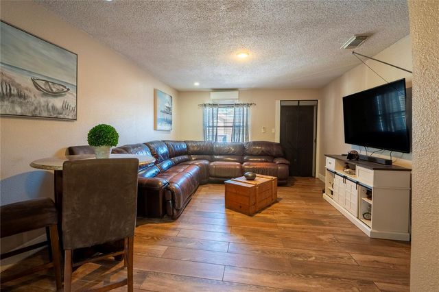 2300 37TH AVENUE N, St Petersburg, FL 33713