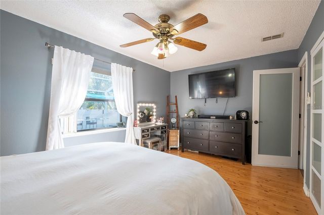 2300 37TH AVENUE N, St Petersburg, FL 33713