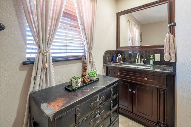 2300 37TH AVENUE N, St Petersburg, FL 33713