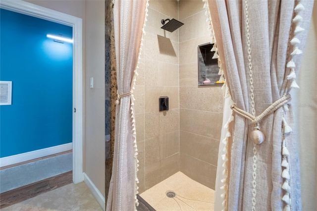 2300 37TH AVENUE N, St Petersburg, FL 33713