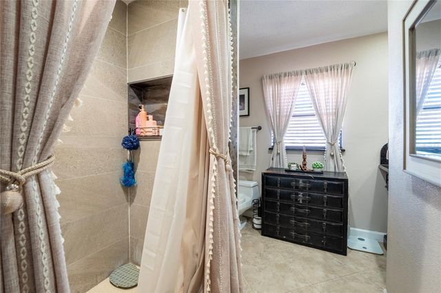 2300 37TH AVENUE N, St Petersburg, FL 33713