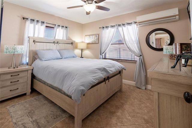 2300 37TH AVENUE N, St Petersburg, FL 33713