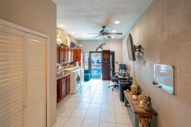 2300 37TH AVENUE N, St Petersburg, FL 33713