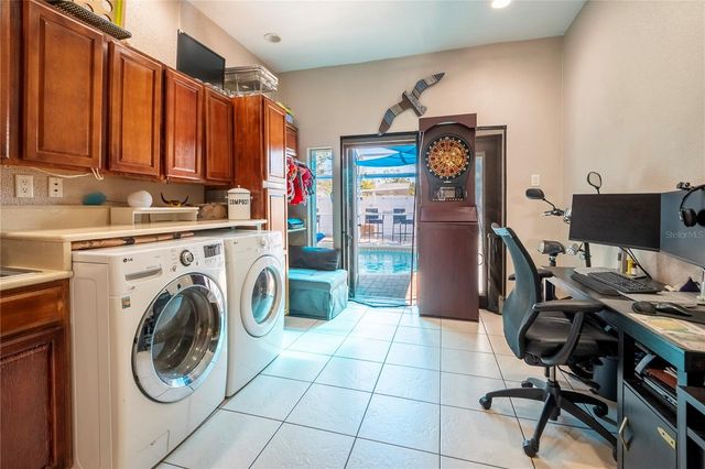 2300 37TH AVENUE N, St Petersburg, FL 33713