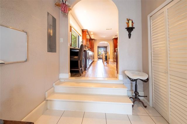 2300 37TH AVENUE N, St Petersburg, FL 33713