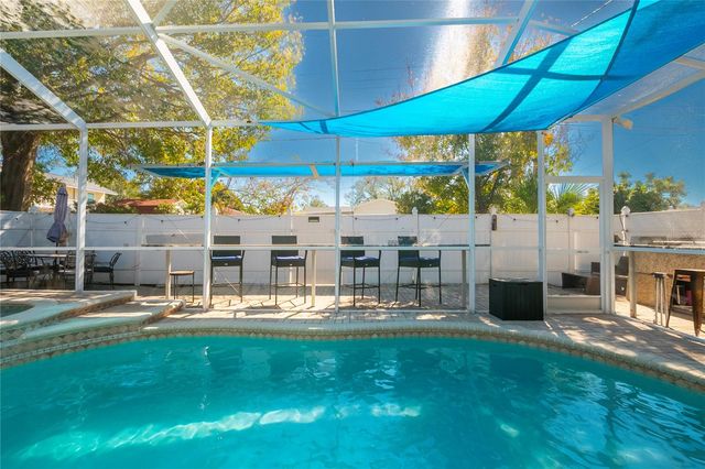 2300 37TH AVENUE N, St Petersburg, FL 33713