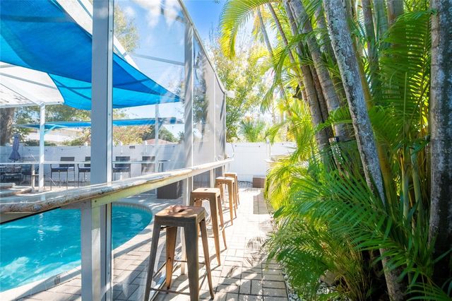 2300 37TH AVENUE N, St Petersburg, FL 33713