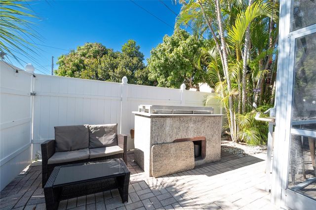 2300 37TH AVENUE N, St Petersburg, FL 33713