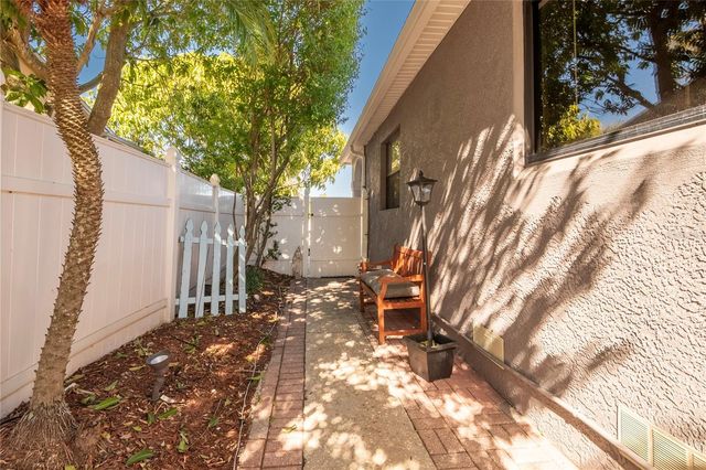 2300 37TH AVENUE N, St Petersburg, FL 33713