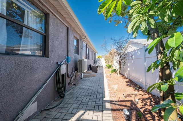 2300 37TH AVENUE N, St Petersburg, FL 33713