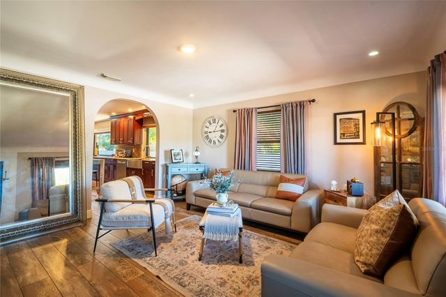 2300 37TH AVENUE N, St Petersburg, FL 33713