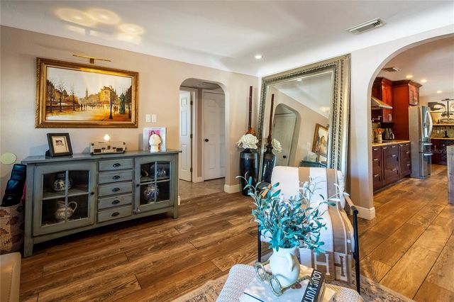 2300 37TH AVENUE N, St Petersburg, FL 33713