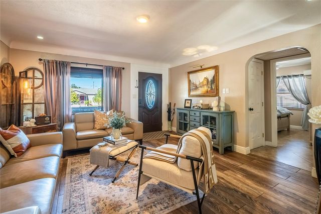 2300 37TH AVENUE N, St Petersburg, FL 33713