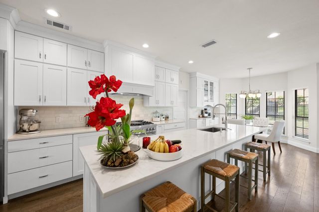 1603 Falcon Ledge DR, Austin, TX 78746