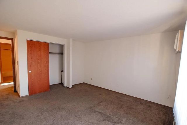 924 21st Avenue S, Minneapolis, MN 55404