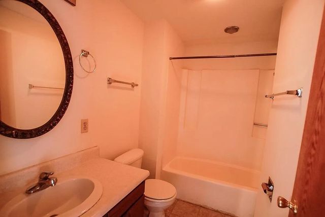 924 21st Avenue S, Minneapolis, MN 55404