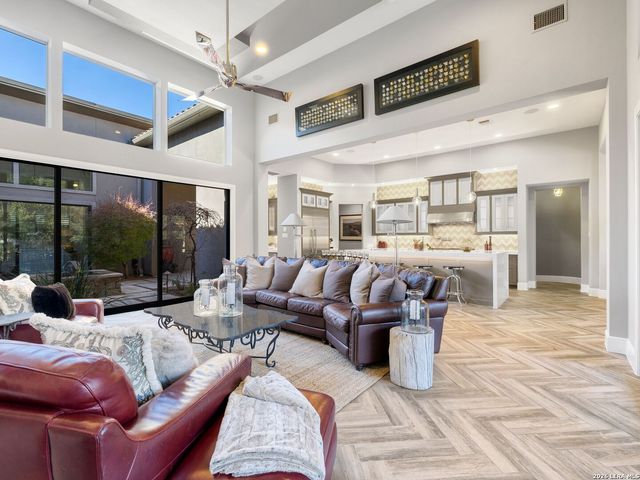 3915 El Chamizal, San Antonio, TX 78261