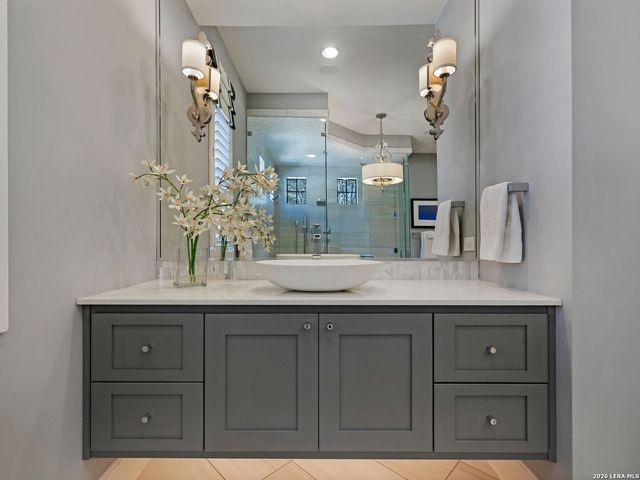 3915 El Chamizal, San Antonio, TX 78261