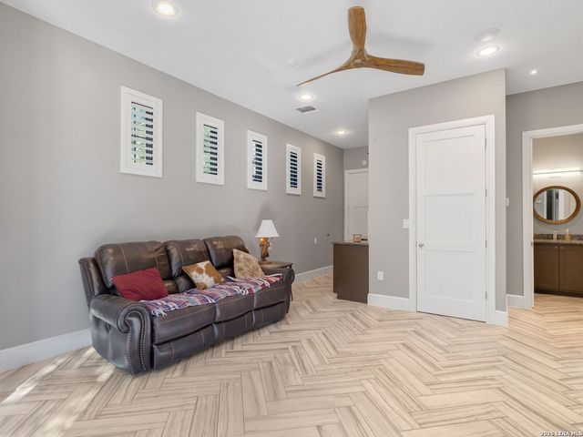 3915 El Chamizal, San Antonio, TX 78261