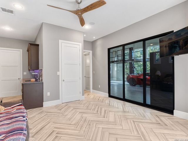 3915 El Chamizal, San Antonio, TX 78261