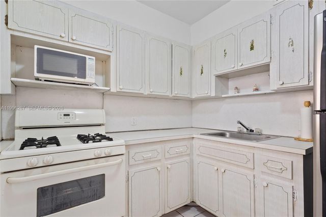 730 Pennsylvania Ave 210, Miami Beach, FL 33139